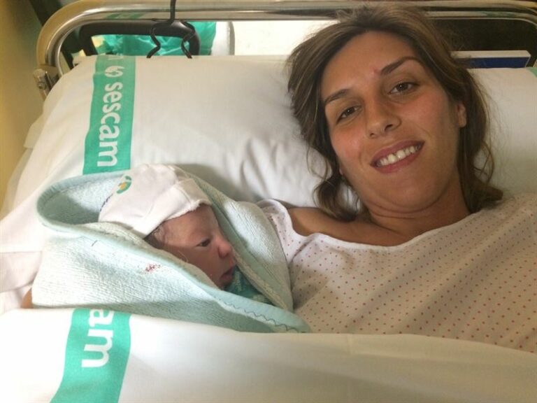 Arancha, primera bebé que nace en Castilla-La Mancha en este 2016 mientras sonaban las campanadas
