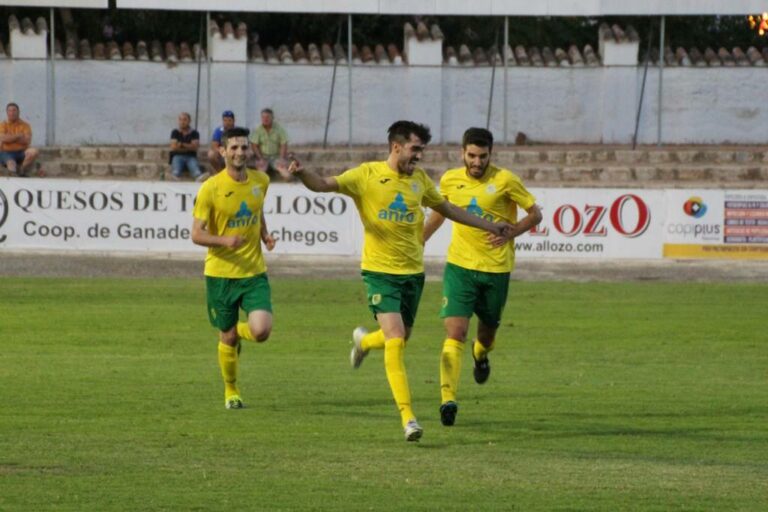 El Atlético Tomelloso celebra sus Fiestas ganando 3-1 al Socuéllamos