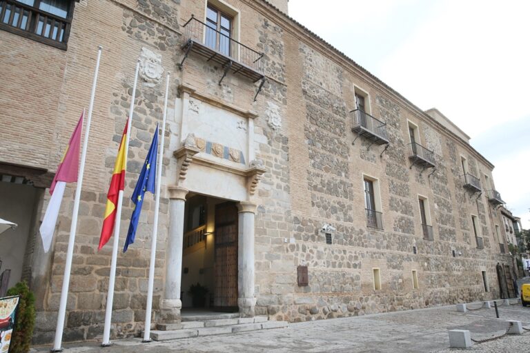 Castilla-La Mancha se suma al luto por la muerte de tres militares cerca de Canarias