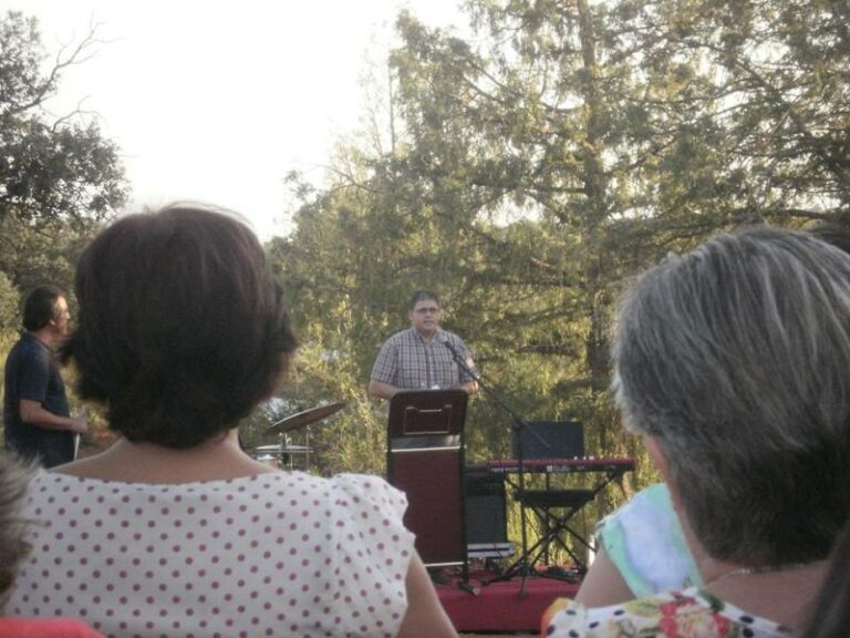 Miguel Ángel Bernao recibe el primer premio de poesía en el XVI Certamen Literario Cueva de Montesinos y Castillo de Rochafrida