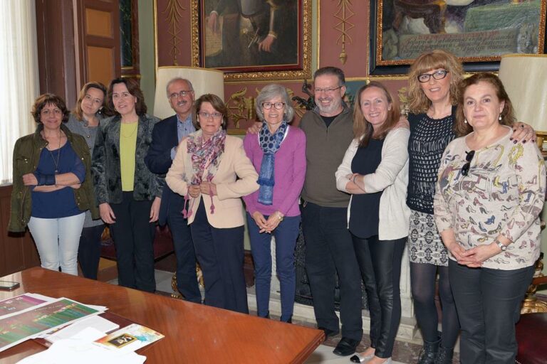 Las bibliotecarias agradecen a la Diputación su colaboración en el proyecto “Sentir la lectura”