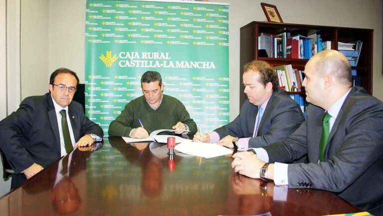Caja Rural Castilla-La Mancha contribuye a aportar liquidez al Ayuntamiento de Campo de Criptana