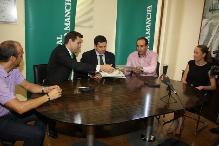 Caja Rural Castilla-La Mancha inyecta 20 millones de liquidez a los empresarios de Bolaños de Calatrava