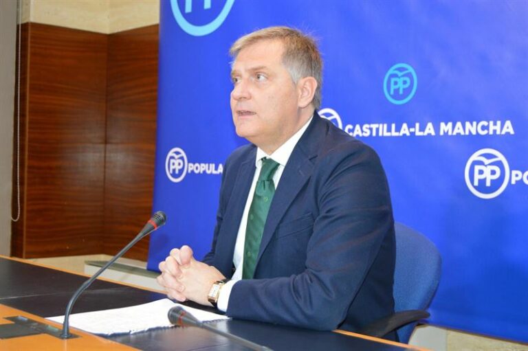 El PP dice que la investigación “mafiosa” que ha hecho Sanidad a alcaldes del PP “sólo pasa en repúblicas bananeras”