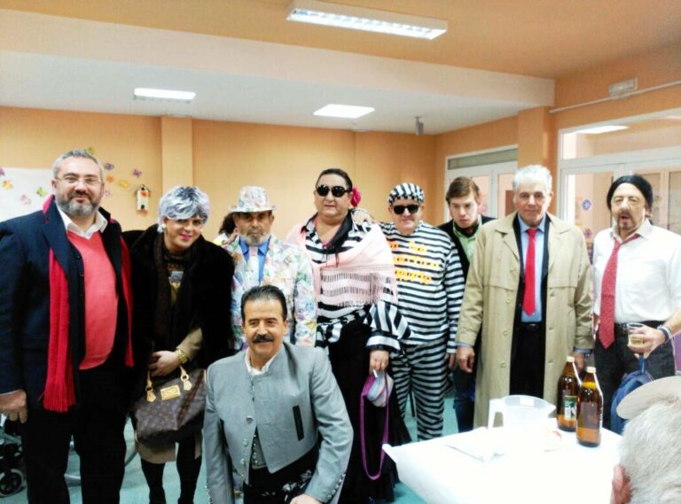 Los Canuthi visitan, un carnaval más, el Centro de Día “San Rafael”