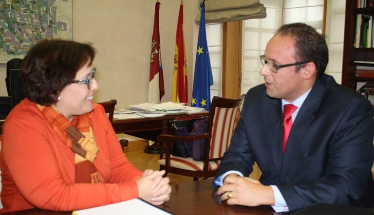Olmedo muestra el apoyo del Gobierno regional a la apuesta industrial de Mercadona