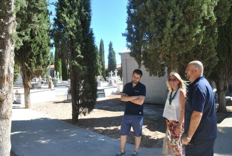 La Alcaldesa, Inmaculada Jiménez, y el Concejal de Obras, José Ángel López, visitan las obras de ampliación del Cementerio Municipal