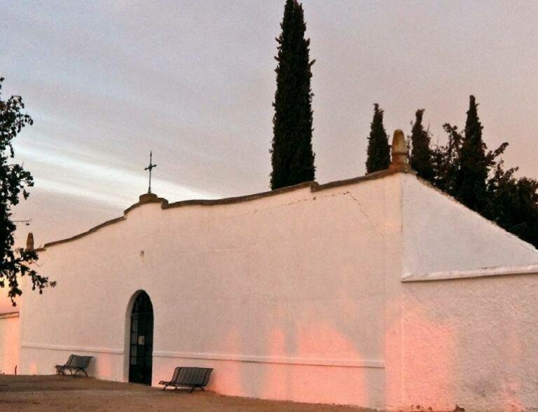 Fallece un bebé de 3 meses tras ser degollado por su madre en el cementerio de Villa de Don Fadrique