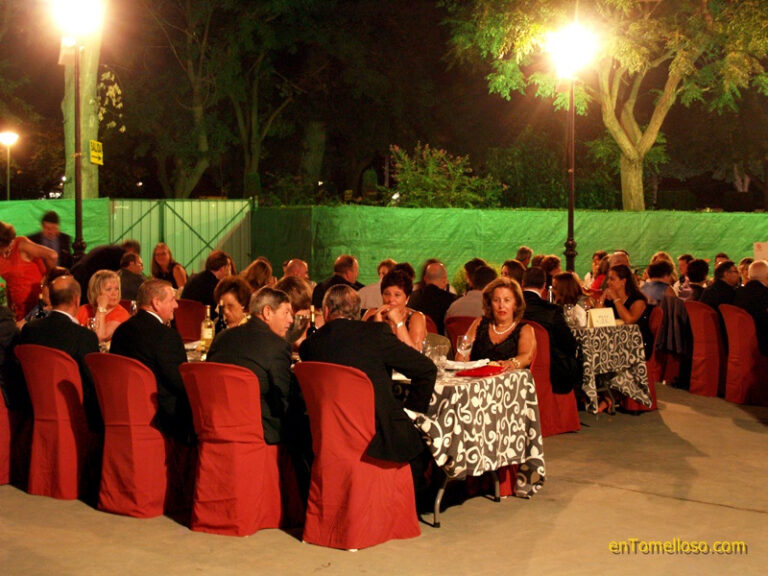 Cáritas ingresa 2.500 Euros con la Cena Solidaria Fin de Fiestas
