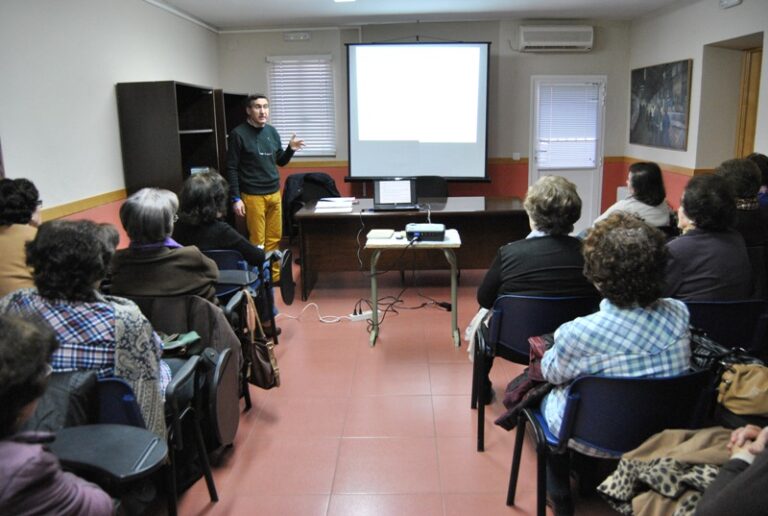 La OMIC ofreció una charla sobre las alternativas al lanzamiento en los desahucios hipotecarios