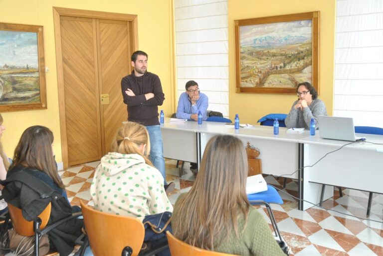 José Ángel López ofrece una charla sobre urbanismo municipal a alumnos de la Universidad de CLM