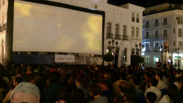 Para Ecologistas en Acción la plaza pertenece al pueblo, no a las multinacionales