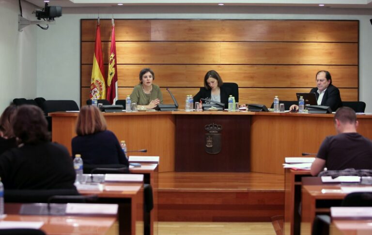 La Junta otorgará certificados a las empresas libres de violencia machista