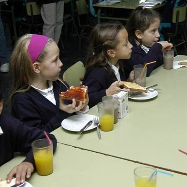 Page anuncia que los comedores escolares de los colegios de Castilla-La Mancha permanecerán abiertos durante Navidad