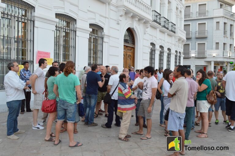 Un centenar de personas se concentró en Tomelloso en apoyo del pueblo palestino