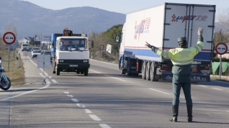 La Guardia Civil detiene al conductor de un tráiler que sextuplicaba la tasa de alcoholemia