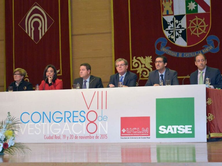 Caballero dice que fisioterapeutas y enfermeros son determinantes en la defensa de la sanidad universal