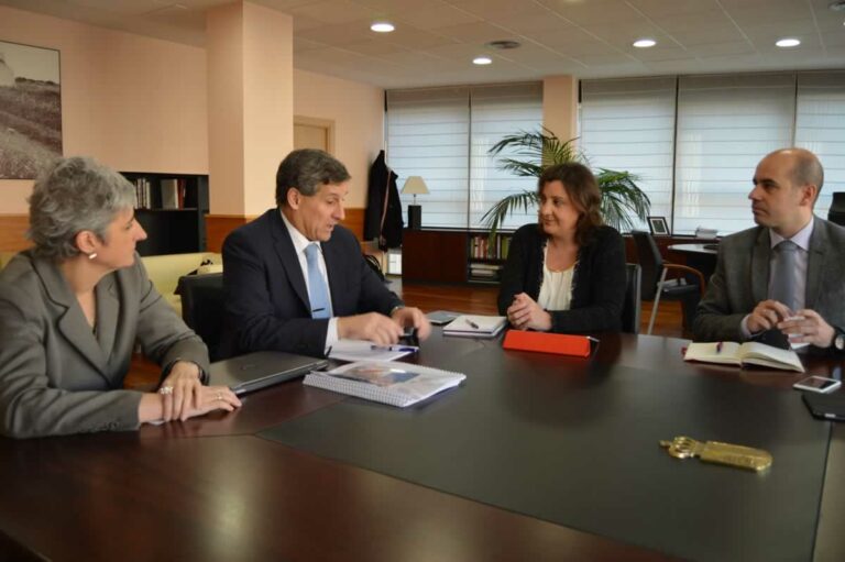 El Gobierno de Castilla-La Mancha se interesa por el proyecto de lanzadera de satélites de Elecnor Deimos