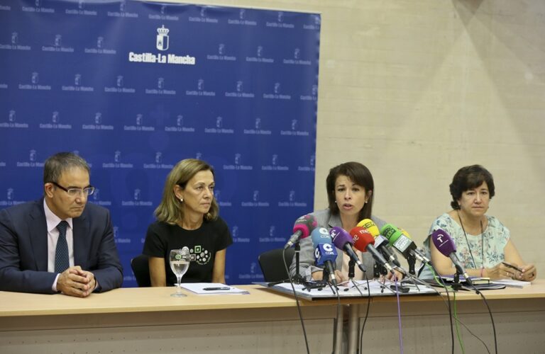 La consejera de Educación expone las dificultades que la implantación de la LOMCE está provocando en Castilla-La Mancha