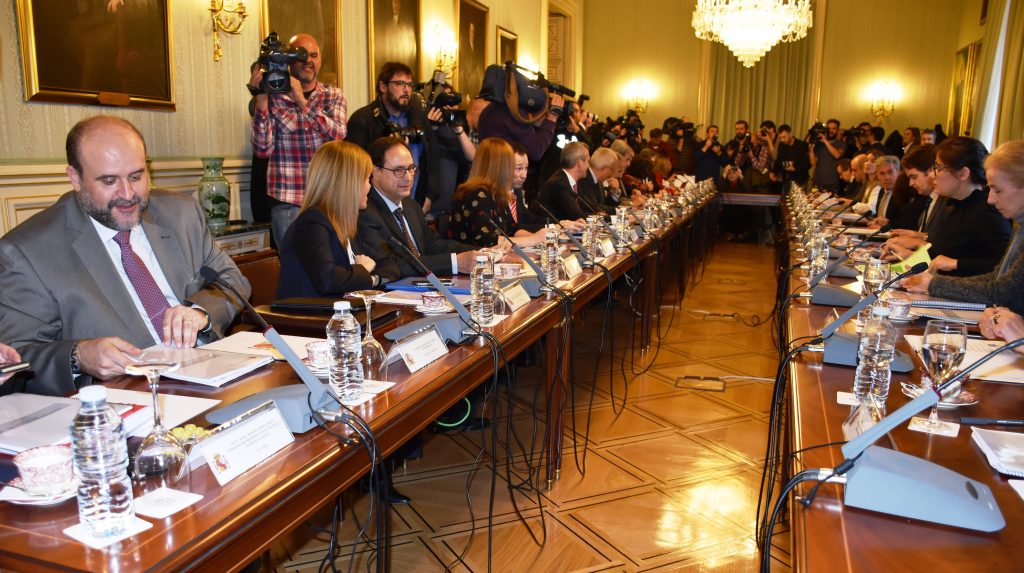 Santamaría y las CCAA acuerdan incluir el debate sobre el empleo en la Conferencia de Presidentes