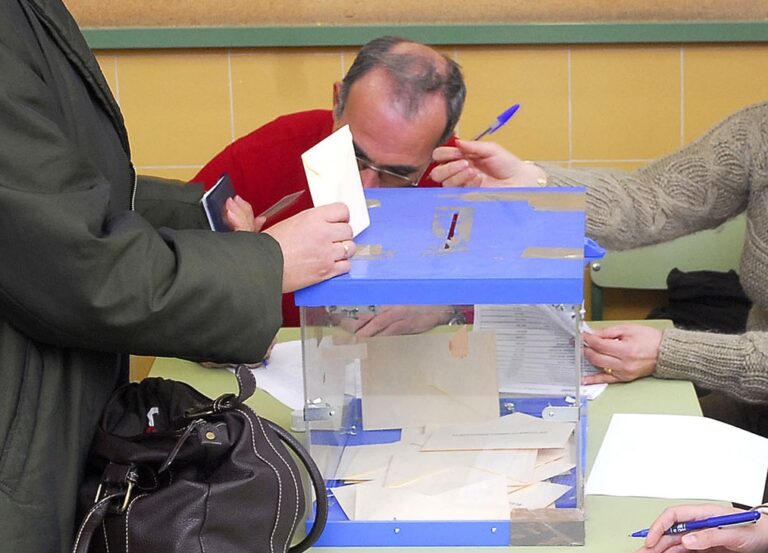 La titular de Educación hace un llamamiento para que toda la comunidad educativa participe en las elecciones a consejos escolares