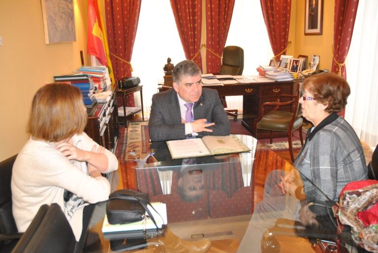 Firmado un convenio de colaboración entre el Ayuntamiento de Tomelloso y la AECC