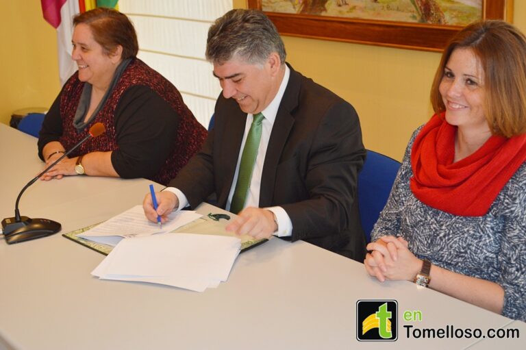 Firmado el convenio de colaboración entre Cruz Roja y el Ayuntamiento de Tomelloso