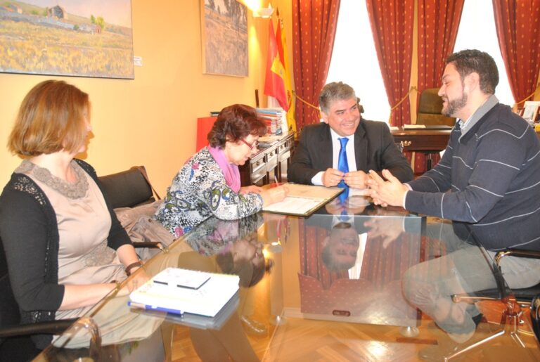 El Ayuntamiento de Tomelloso y Club Los Delfines se comprometen a seguir promocionando el deporte entre las personas con discapacidad