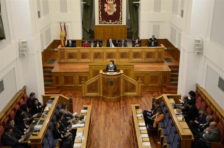 La Proposición para garantizar los servicios públicos, a las Cortes