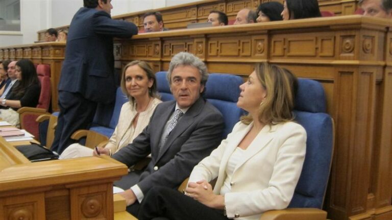 Con la ausencia del PSOE, la reforma del Estatuto para reducir diputados pasa su primer trámite