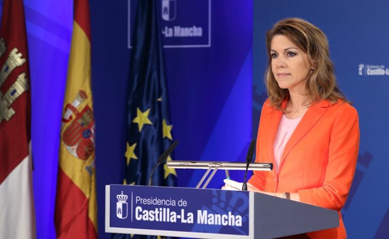 Cospedal ingresó 61.263 euros netos en 2012