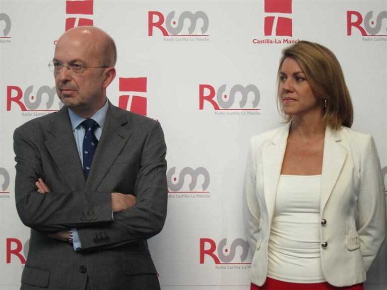 Cospedal dice que la tarjeta de Nacho Villa “no era opaca” y que lo que hacía con ella era “trabajar”