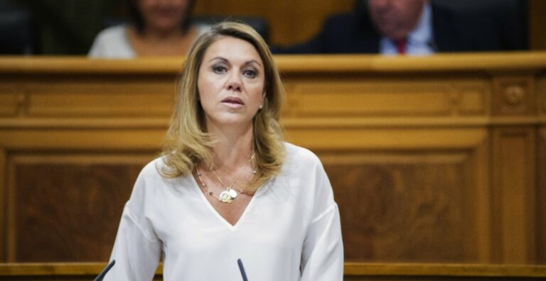Cospedal: «Cobro mi sueldo de presidenta de Castilla-La Mancha y punto»