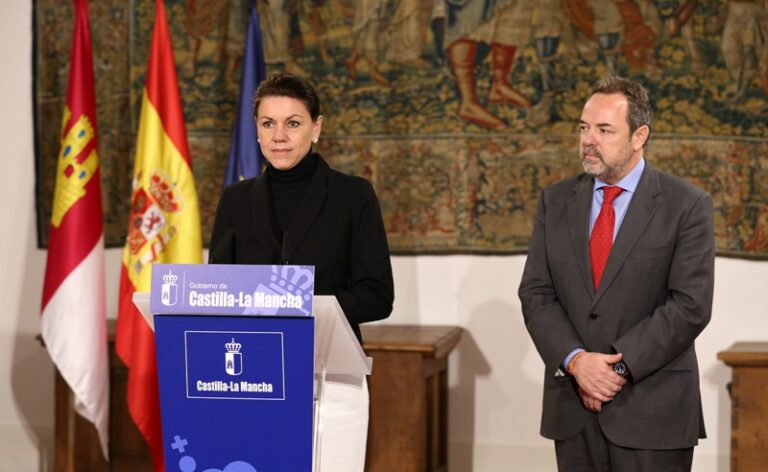 El 44 por 100 de los ciudadanos ve mal la gestión de la Junta y el 52 por 100 la de la oposición