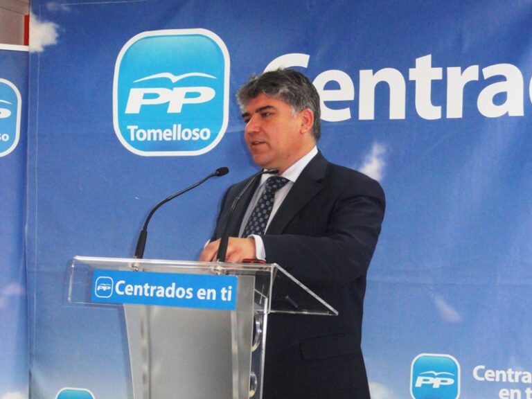Cotillas: “Con el PSOE nos hundíamos mientras crecía el paro y, con el PP, crecemos mientras bajan las cifras el desempleo”
