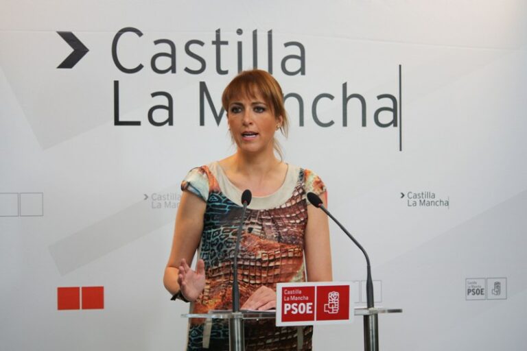 El PSOE pide a Cospedal que recomponga las becas universitarias