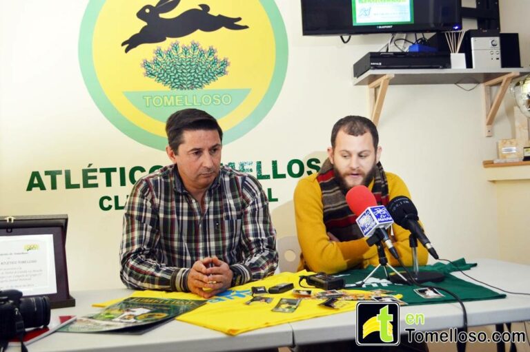 El fútbol de Tomelloso ya tiene su álbum de cromos