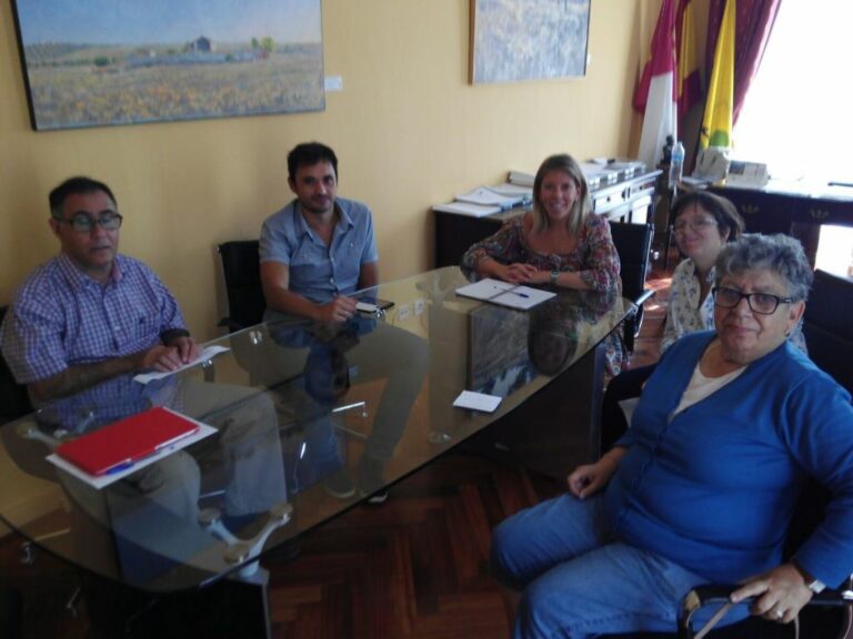 Usuarios de AFAS entrevistan a la alcaldesa de Tomelloso