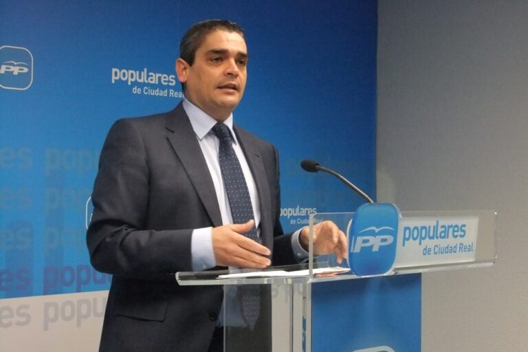 Marín denuncia que el equipo de Gobierno socialista “sigue utilizando el dinero público para vender planes de empleo”