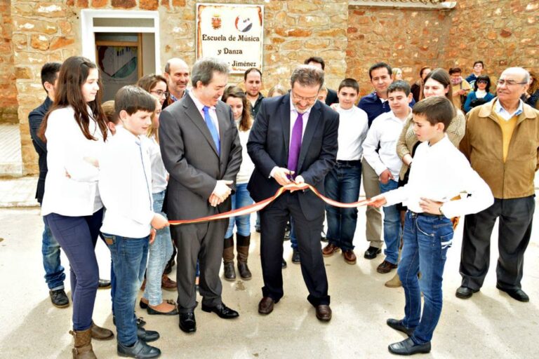 De Lara inaugura en Villamanrique la Escuela de Música “Dámaso Jiménez”