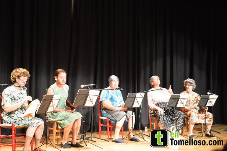 Noche de risa y tradiciones con “Airen Teatro” y “De palique”en el Auditorio de Tomelloso
