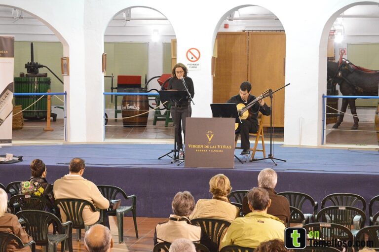 Saboreando poesía, musica y vino con “Decantando Versos” en Virgen de las Viñas de Tomelloso