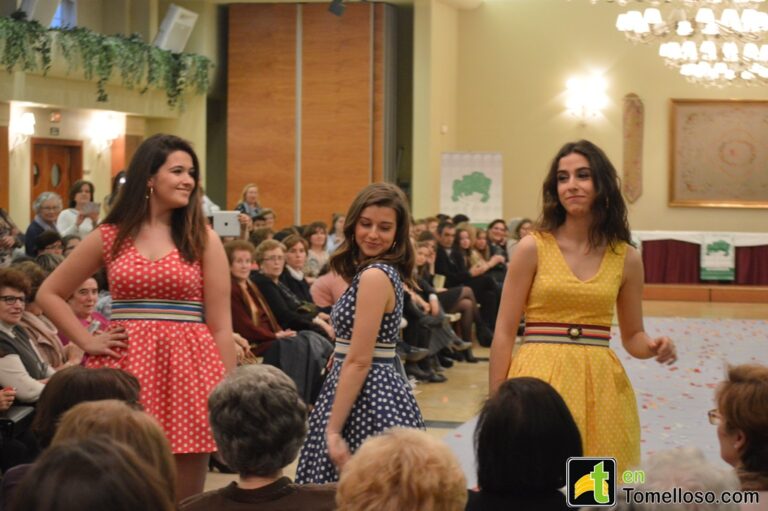 Éxito del desfile de modas de Boutique De Perlas, organizado por AFAMMER a beneficio de Cáritas