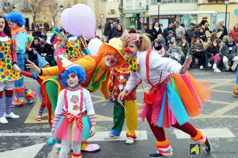 Gran ambiente y participación en el XXIX Desfile Escolar del Carnaval de Tomelloso