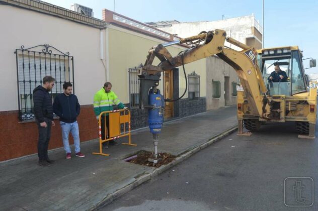 ? En marcha la destoconadora para la replantación de diversas calles de Tomelloso