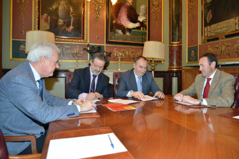 La Diputación colabora con la Federación Empresarial en la Feria del Automóvil y FECIRCATUR