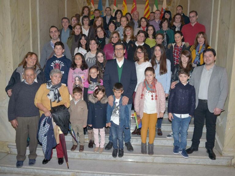 Caballero aplaude que investigadores y docentes formen escolares y fomenten el amor a la tierra