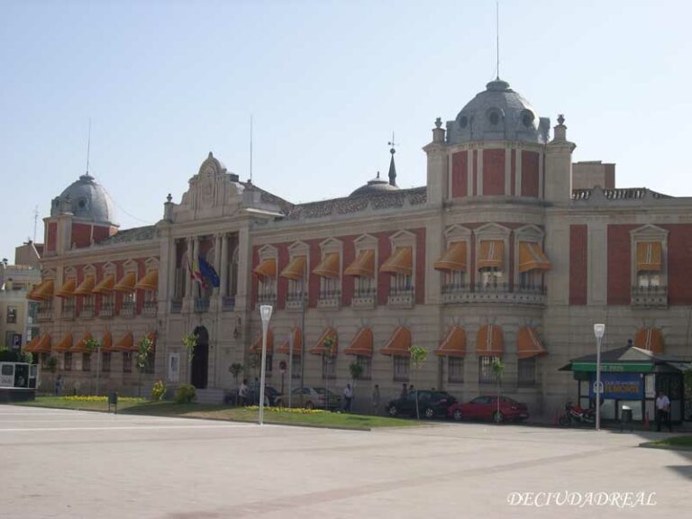 El Tribunal Superior de C-LM obliga a la Diputación a cesar a 8 asesores