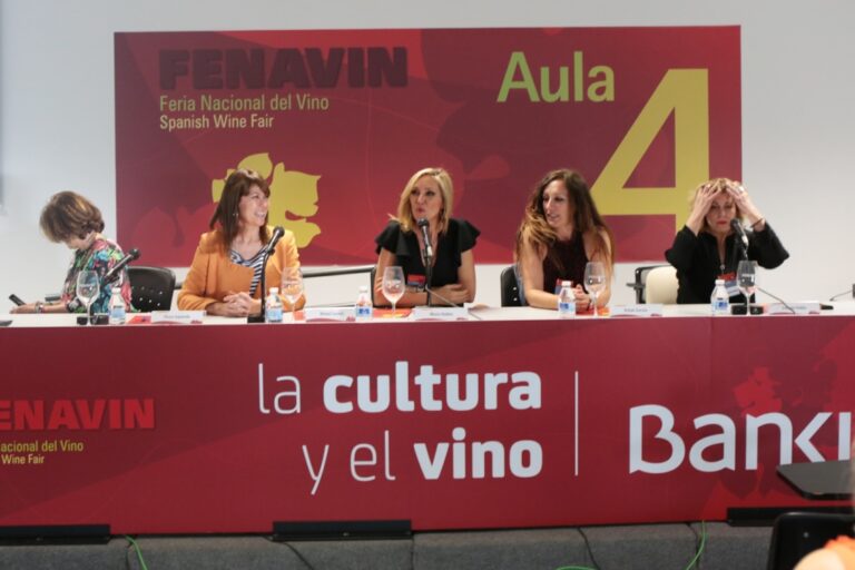 De duendes, magias, historias y realidades en torno a una copa de vino