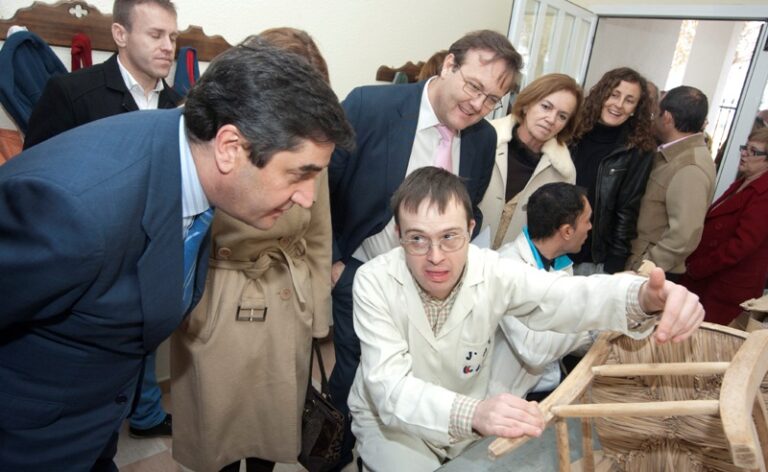 Echániz presenta la denuncia por la posible discriminación a los jóvenes con discapacidad de Tarancón
